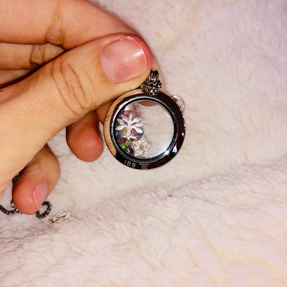 Blue La Rue Locket - Picture 5 of 8